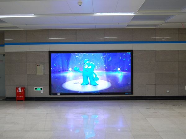 上海8號線虹口足球場室內(nèi)全彩屏