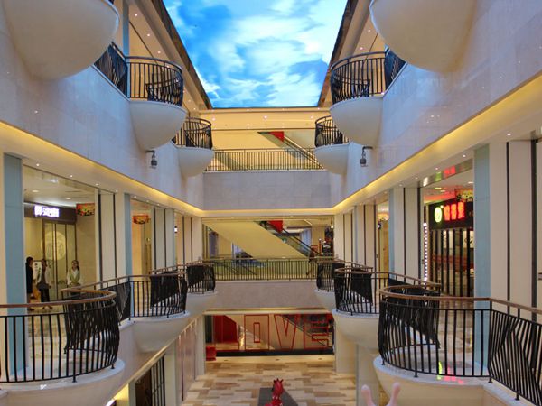 南京國際廣場沿街商業(yè)室內(nèi)led全彩顯示屏