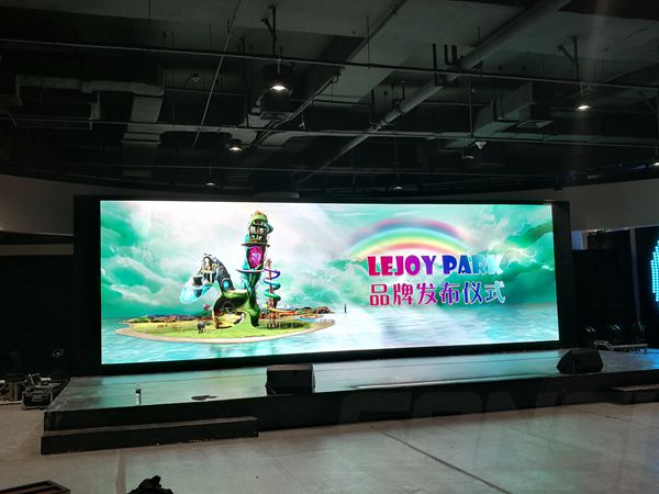 北京朝陽(yáng)鳳凰國(guó)際傳媒中心室內(nèi)led全彩顯示屏
