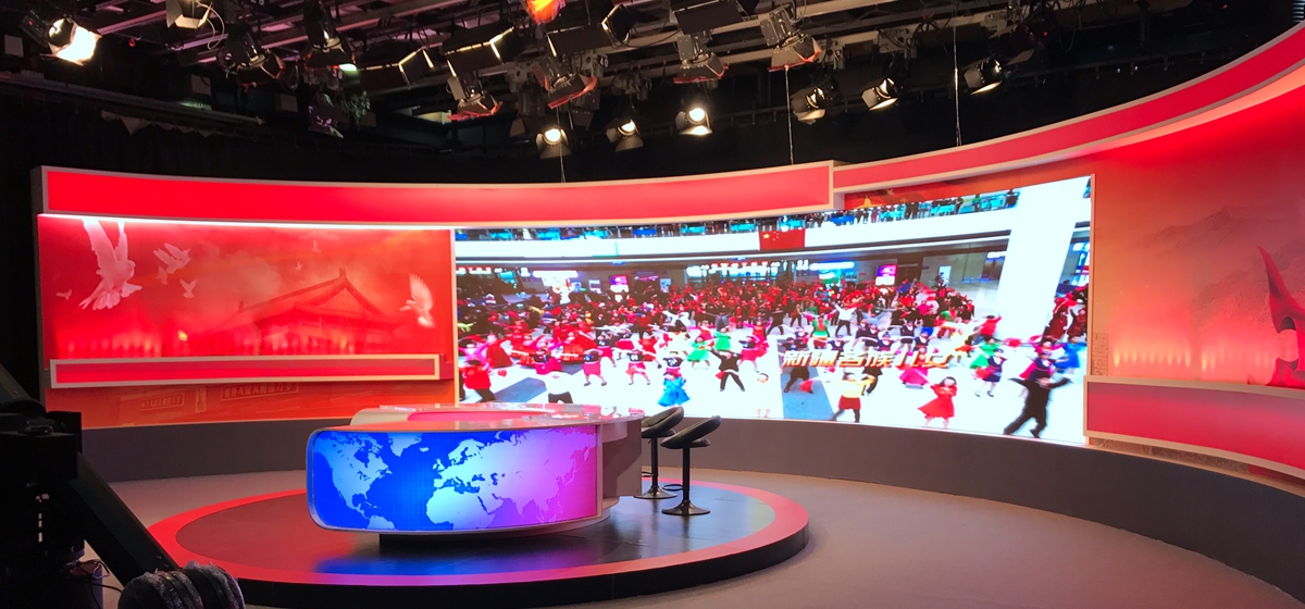 新疆電視臺(tái)北京十九大新聞演播室室內(nèi)全彩顯示屏