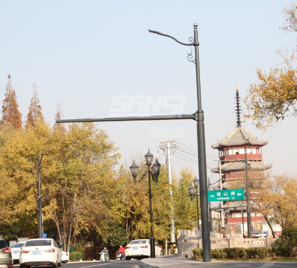 南通市區多桿合一：照明、監控合桿（上海三思供應）