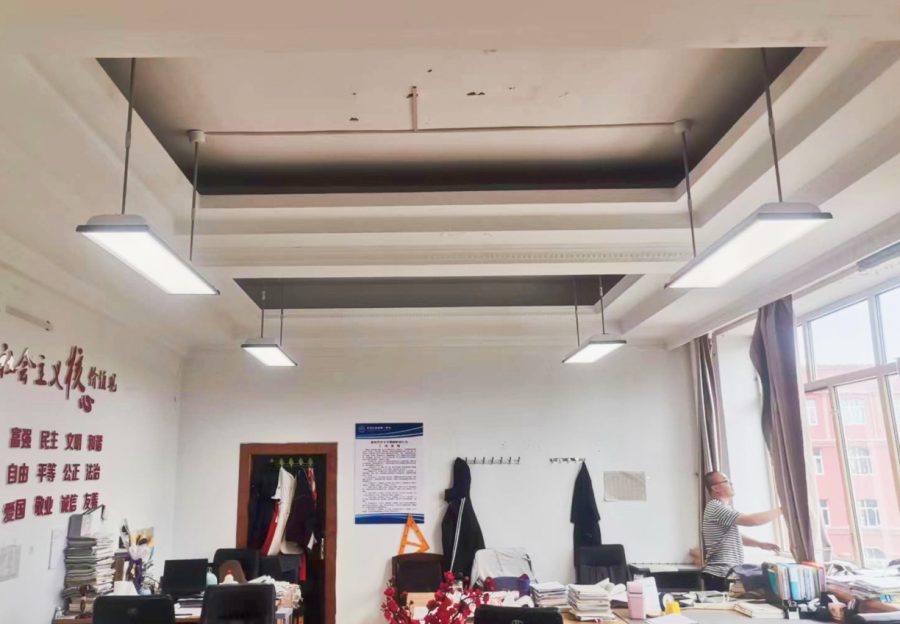 三思反射式LED護(hù)眼燈及反射式黑板燈 三思反射式LED護(hù)眼燈及反射式黑板燈