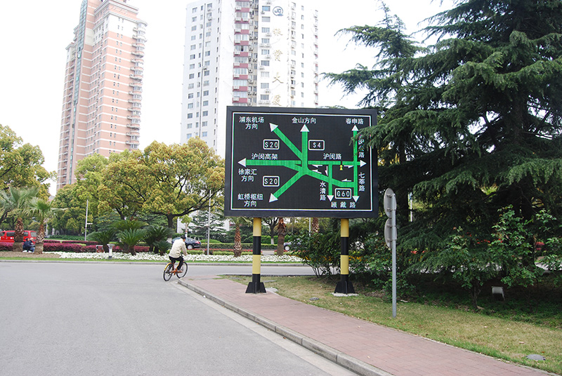 智能交通信號(hào)燈,LED顯示屏,優(yōu)化車流引導(dǎo)