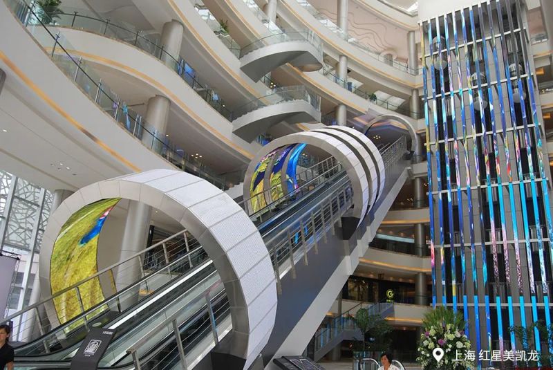 YISHION以純,三思,中街,近500平米,裸眼3D大屏,造新商業(yè)場景