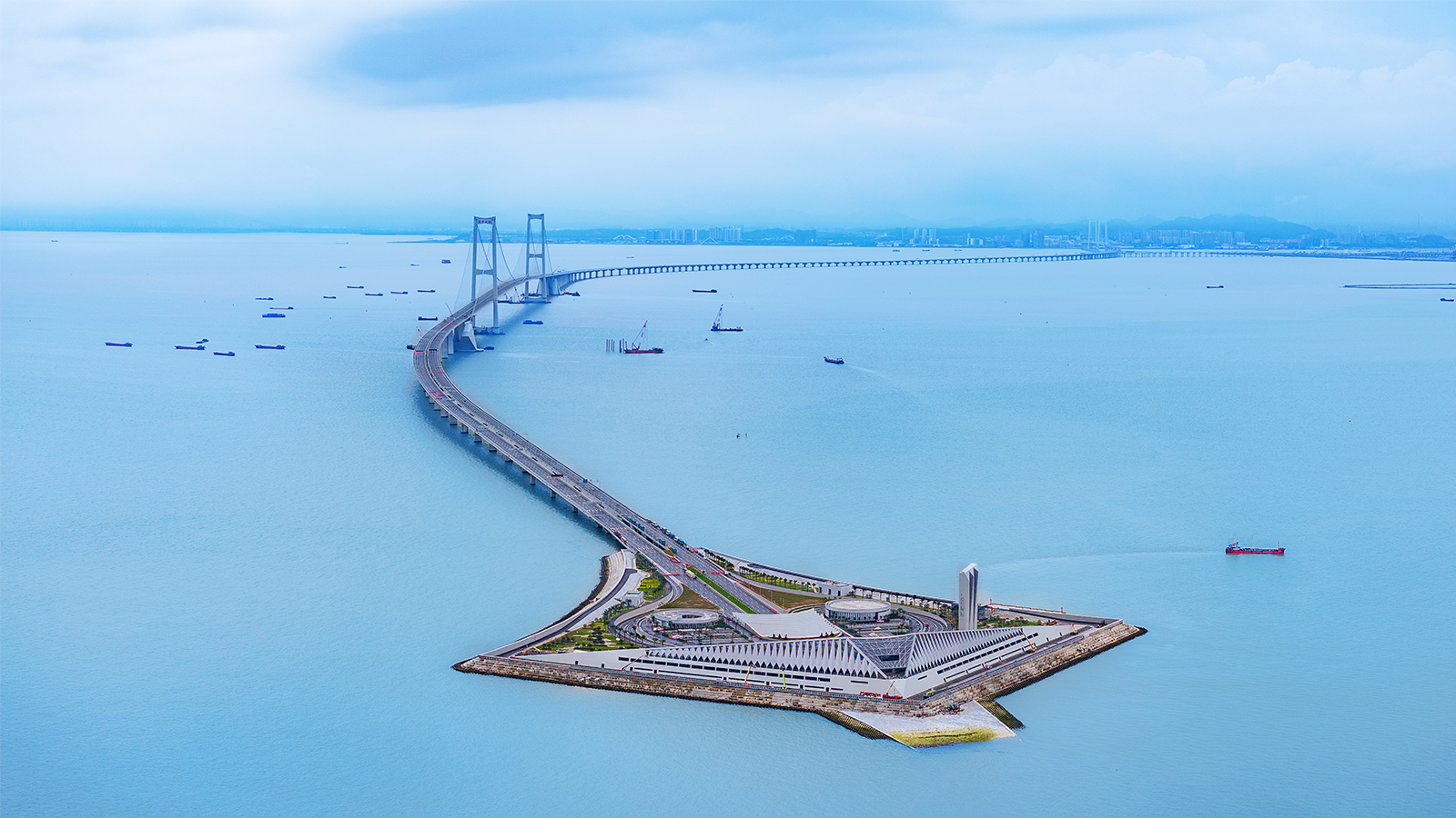 新華網頭條報道,深中通道通車,上海三思,再度點亮超級工程