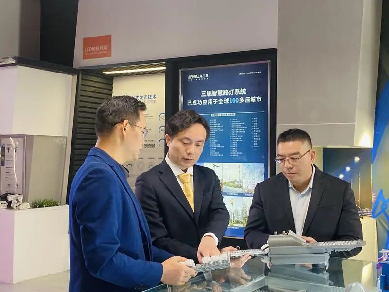 紐約時(shí)代廣場(chǎng),進(jìn)博會(huì),這家,LED全球領(lǐng)軍,民營企業(yè),贏的奧秘