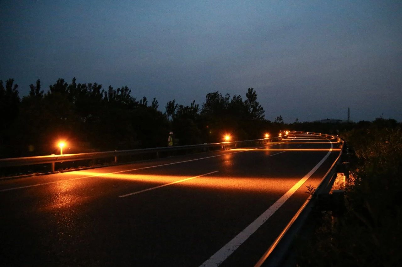 三思,智能警示系統,賦能,寧宿徐高速,LED爆閃警示裝置,低位警示燈