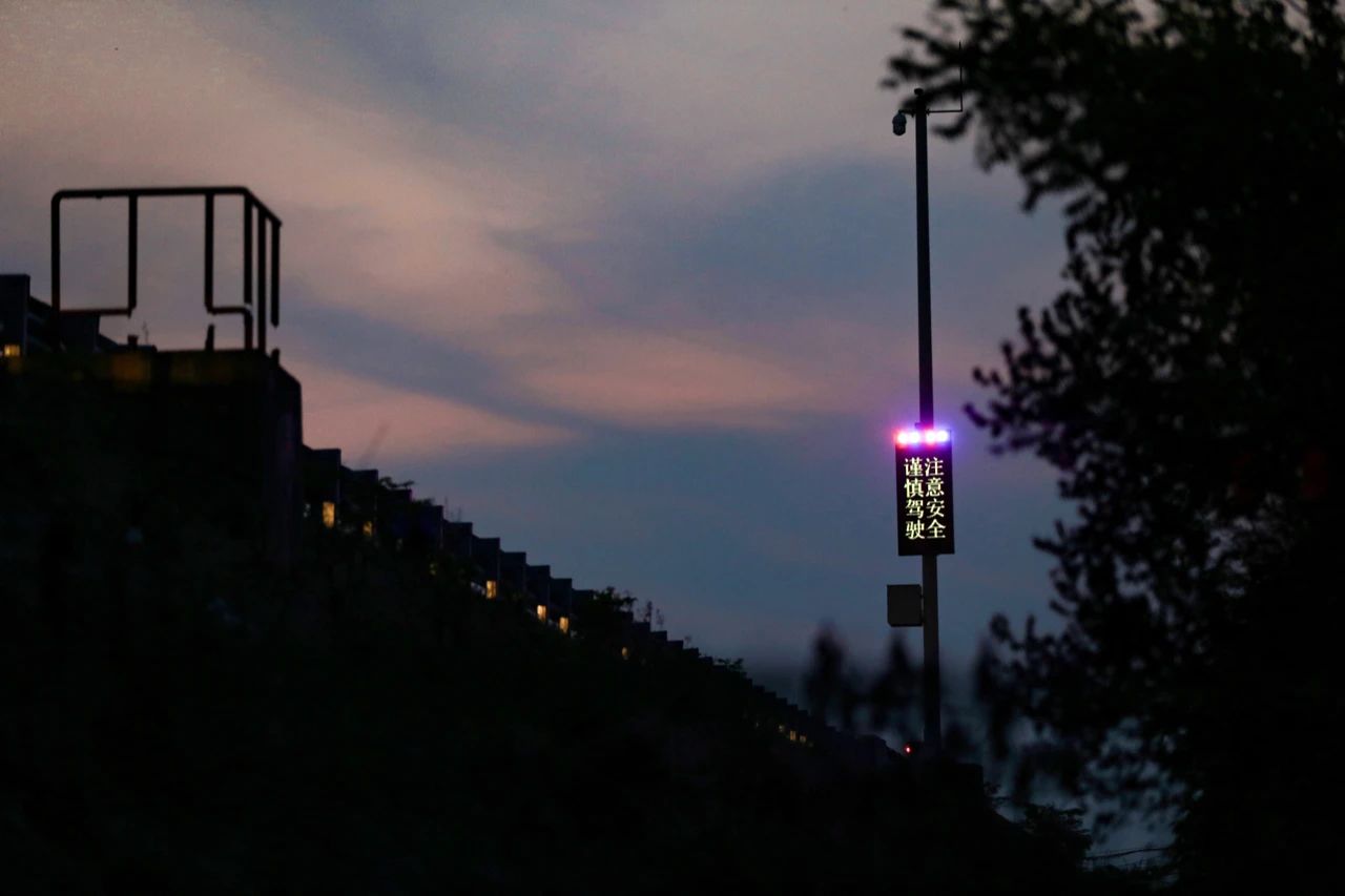 三思,智能警示系統,賦能,寧宿徐高速,LED爆閃警示裝置,低位警示燈