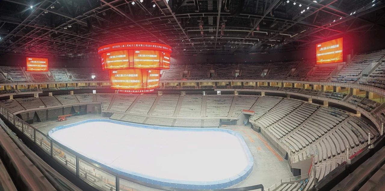 又一創(chuàng)新,三思,雙升降,LED斗屏,點亮,廣州,大灣區(qū),文化體育中心