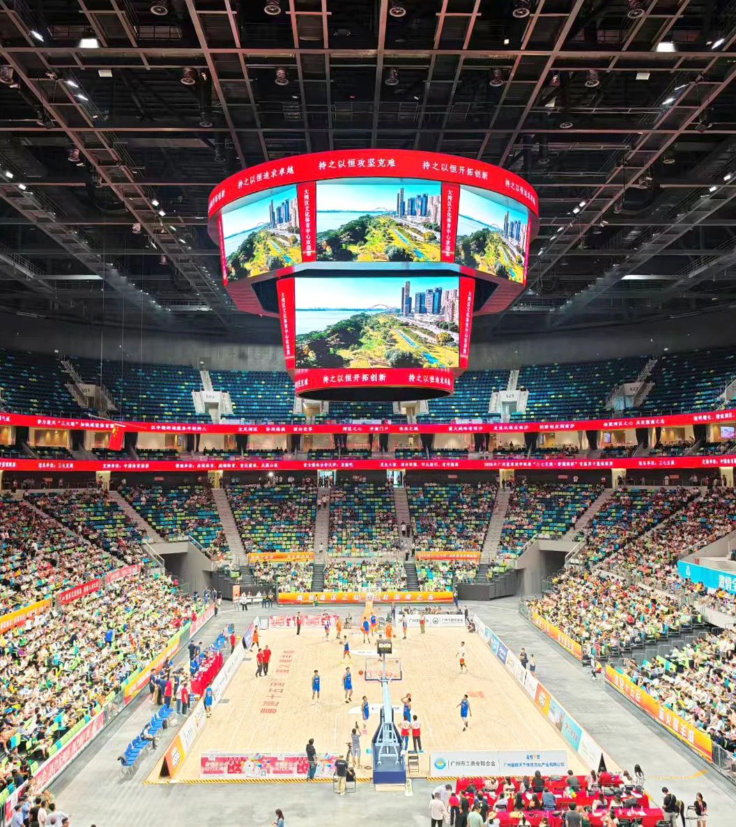 又一創(chuàng)新,三思,雙升降,LED斗屏,點亮,廣州,大灣區(qū),文化體育中心