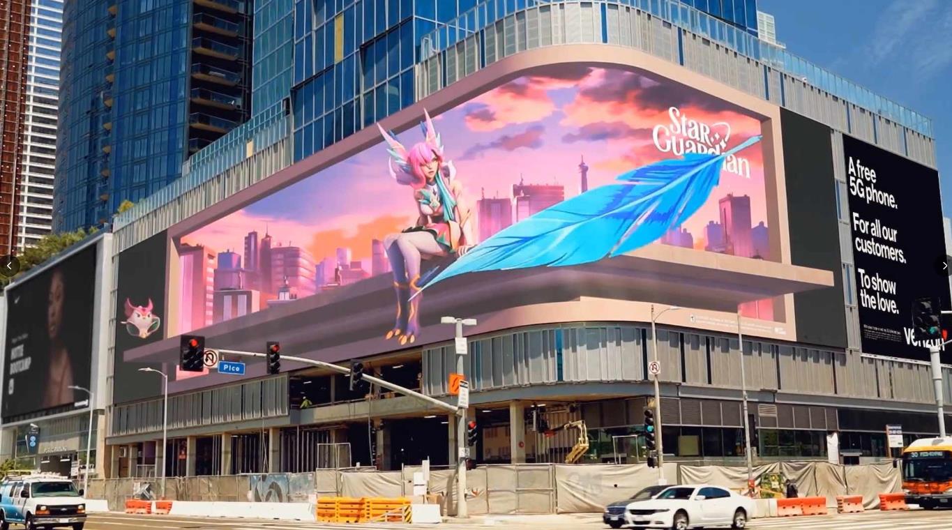 裸眼3D巨幕,虛擬偶像,破屏而出,引爆商圈